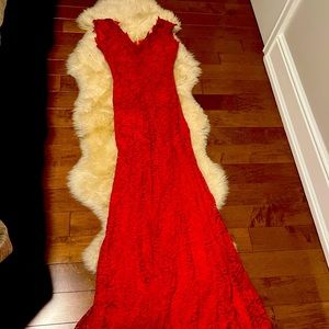 Stunning and sexy lace mermaid gown from Barney’s NY.